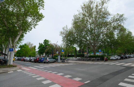 TRG FRANCUSKE REPUBLIKE, NOVORENOVIRAN 3-SOBAN STAN