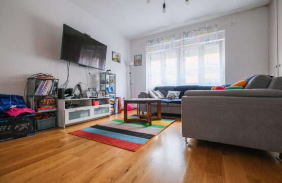 TRG FRANCUSKE REPUBLIKE, NOVORENOVIRAN 3-SOBAN STAN