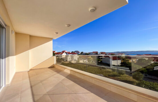 POVLJANA, NOVOGR., 3-SOBAN, TERASE S POGLEDOM, VPM **BEZ PROVIZIJE**