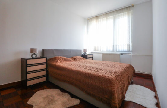 TRNSKO, UGODAN 2-SOBAN STAN S POGLEDOM***BEZ PROVIZIJE!!!***