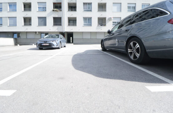 TRNJE/SIGEČICA, 3-SOBAN STAN S PARKINGOM***BEZ PROVIZIJE!!!***