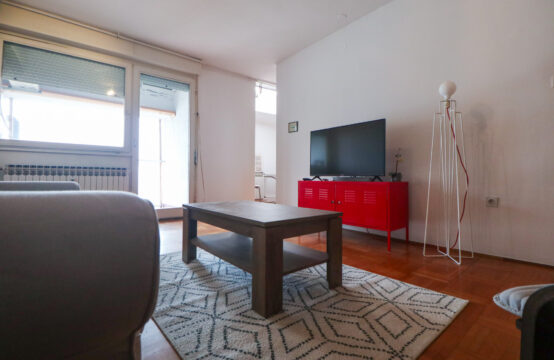 JARUN, DOBRA LOKACIJA! 2-SOBAN STAN ***BEZ PROVIZIJE!!***