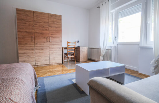 MEDVEDGRADSKA, TOP NOVOUREĐEN 2,5-SOBAN STAN***BEZ PROVIZIJE!!!***