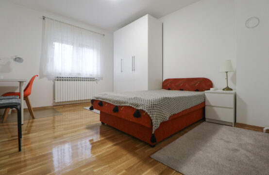 VUKOMEREC, NOVORENOVIRAN 3-SOBAN STAN S VPM***BEZ PROVIZIJE!!!***