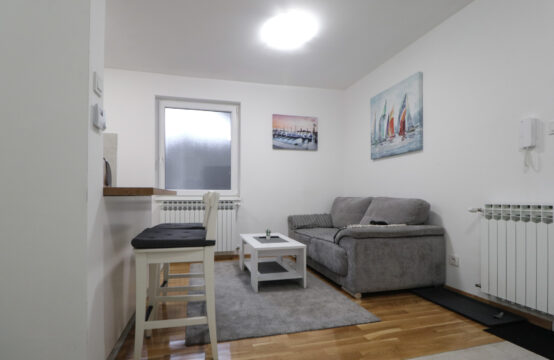 VUKOMEREC, NOVORENOVIRAN 3-SOBAN STAN S VPM***BEZ PROVIZIJE!!!***