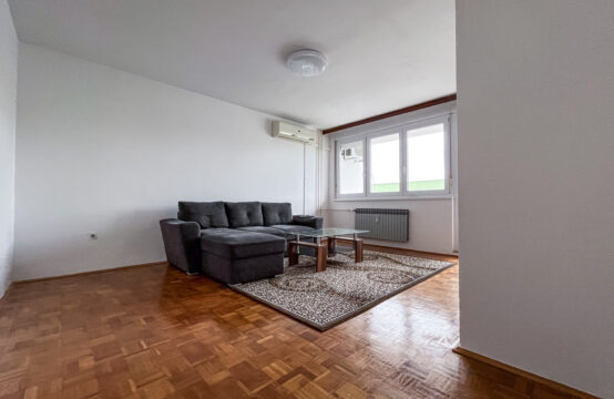 SLOBOŠTINA, PROSTRAN 3-SOBAN STAN***BEZ PROVIZIJE!!!***