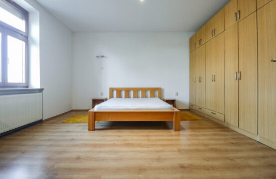 TRNJE, RADNIČKA, UREDAN 2-SOBAN STAN, DOSTUPAN PARKING***BEZ PROVIZIJE!!!***