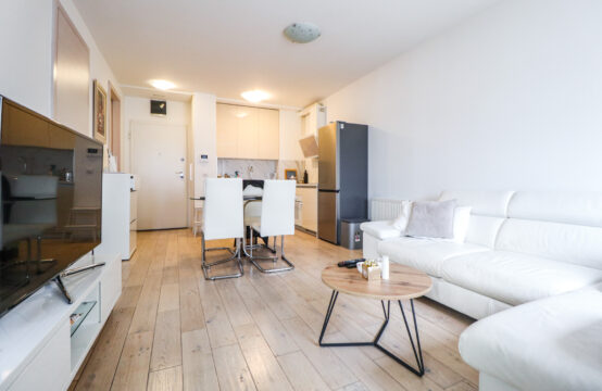 TRNJE, SARAS KOMPLEKS, TOP 2-SOBAN S GPM ***BEZ PROVIZIJE!!!***