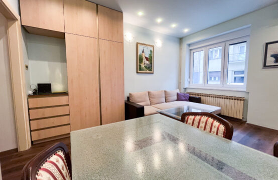 DONJI GRAD, KOD ZVONIMIROVE, UREDAN 2-SOBAN STAN***BEZ PROVIZIJE!!!***