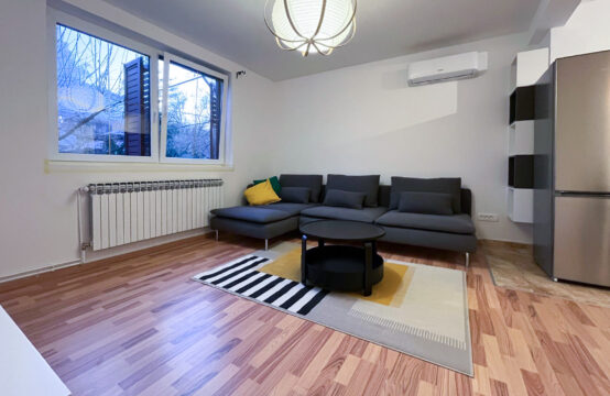 BARUTANSKI JARAK, KUĆA S DVORIŠTEM, PARKING***BEZ PROVIZIJE!!!***