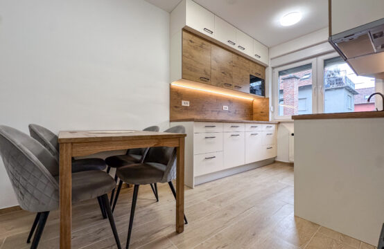 GAJNICE, NOVOUREĐEN 3-SOBAN STAN U KUĆI***BEZ PROVIZIJE!!!***