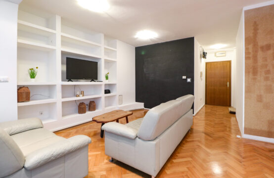 ZAVRTNICA, ATRAKTIVAN 4-SOBAN PENTHOUSE ***BEZ PROVIZIJE!!!***