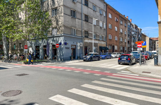 TRG FRANCUSKE REPUBLIKE, NOVORENOVIRAN 3-SOBAN STAN