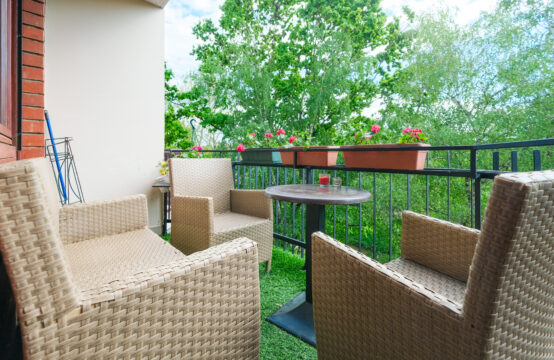 JARUN, 4-SOBAN STAN, GARAŽA, ZELENILO, BLIZINA JEZERA***BEZ PROVIZIJE!!!***