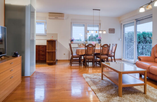 BUKOVAC, PROSTRAN 4-SOBAN STAN S VRTOM I DVA VPM***BEZ PROVIZIJE!!***