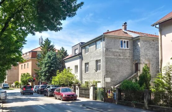 KOD KVATRIĆA, POTENCIJAL! KUĆA, 3 ETAŽE, 321,27M2 ***BEZ PROVIZIJE!!!***